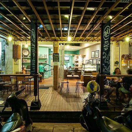 Nau Here Hostel 꾸따 외부 사진