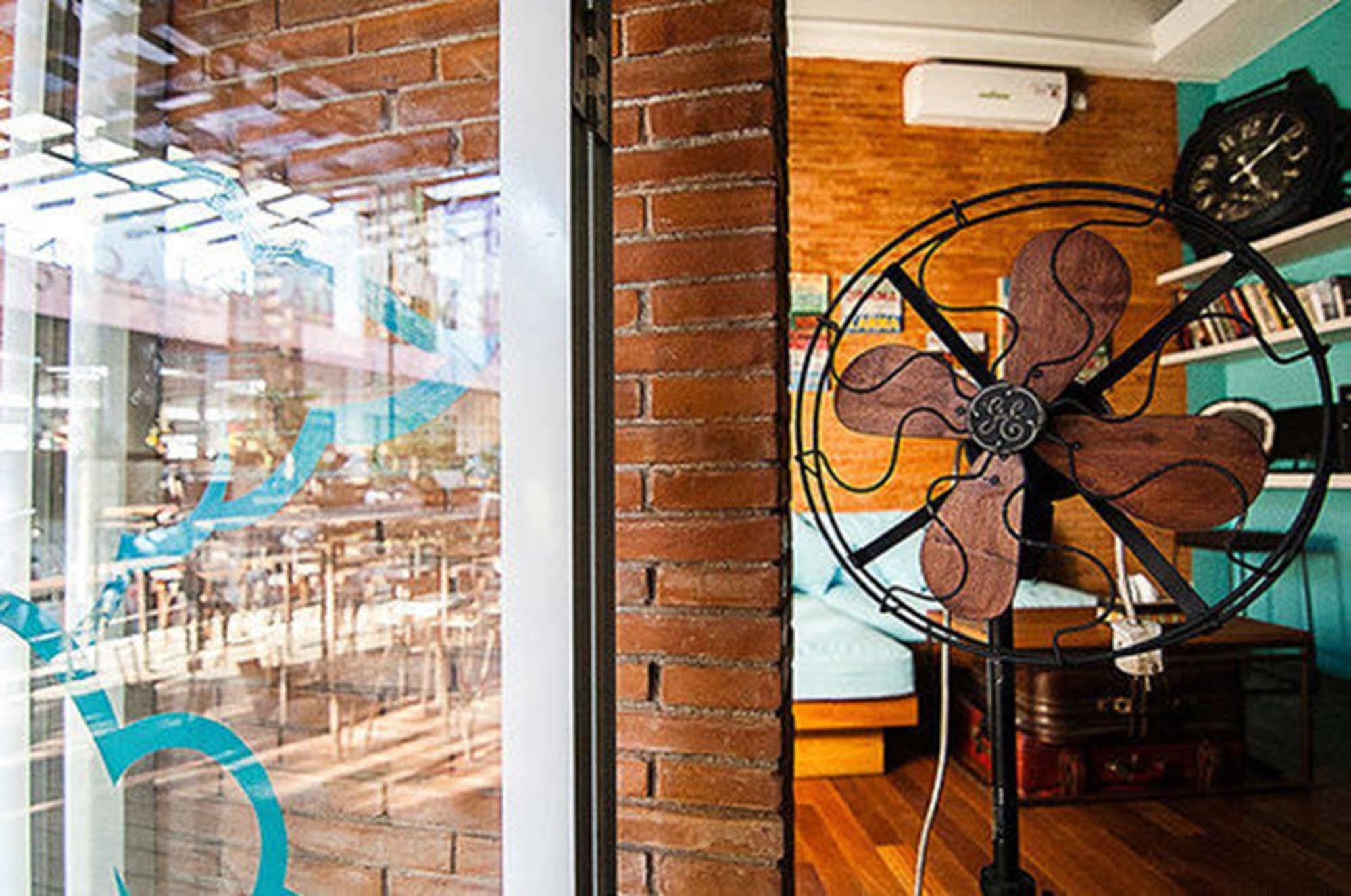 Nau Here Hostel 꾸따 외부 사진