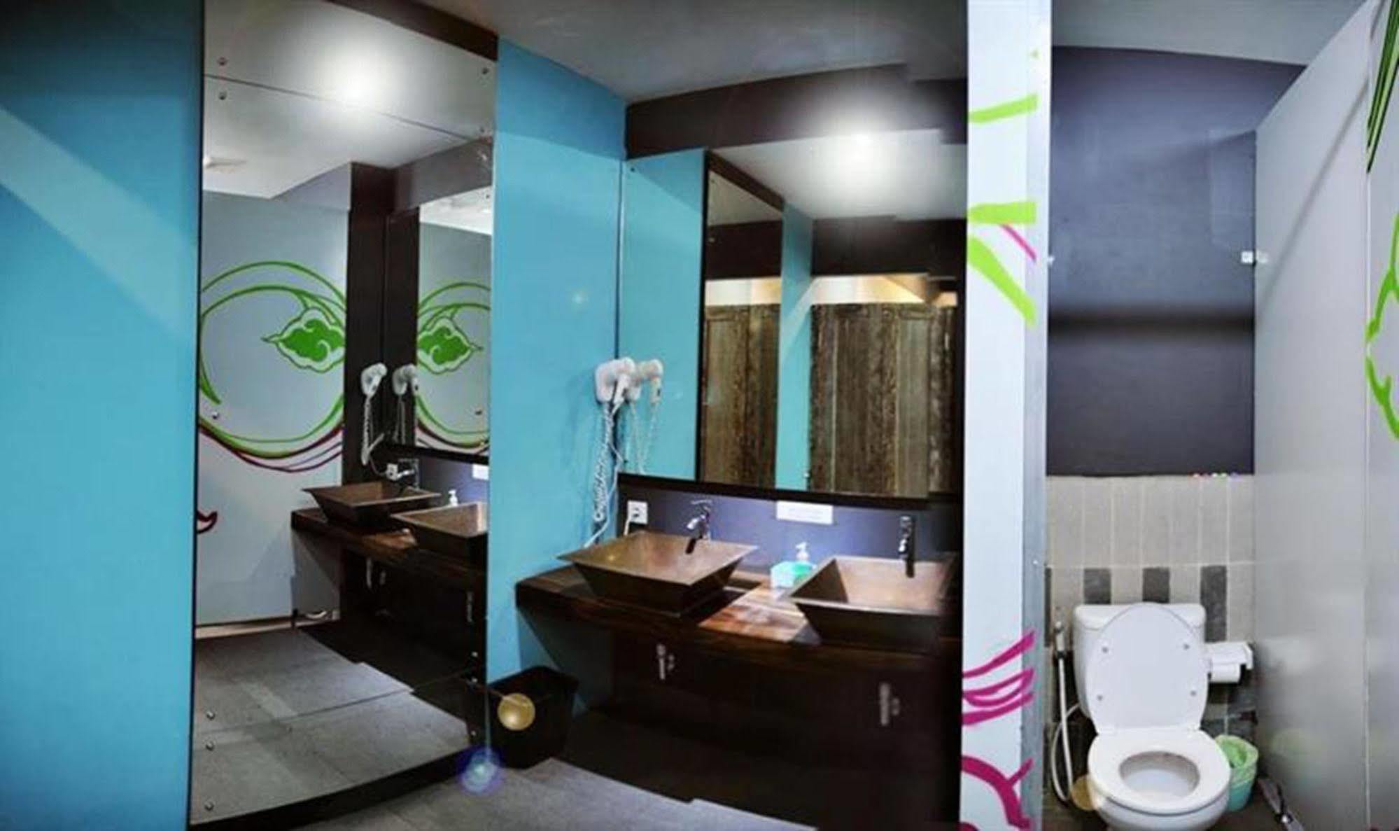 Nau Here Hostel 꾸따 외부 사진